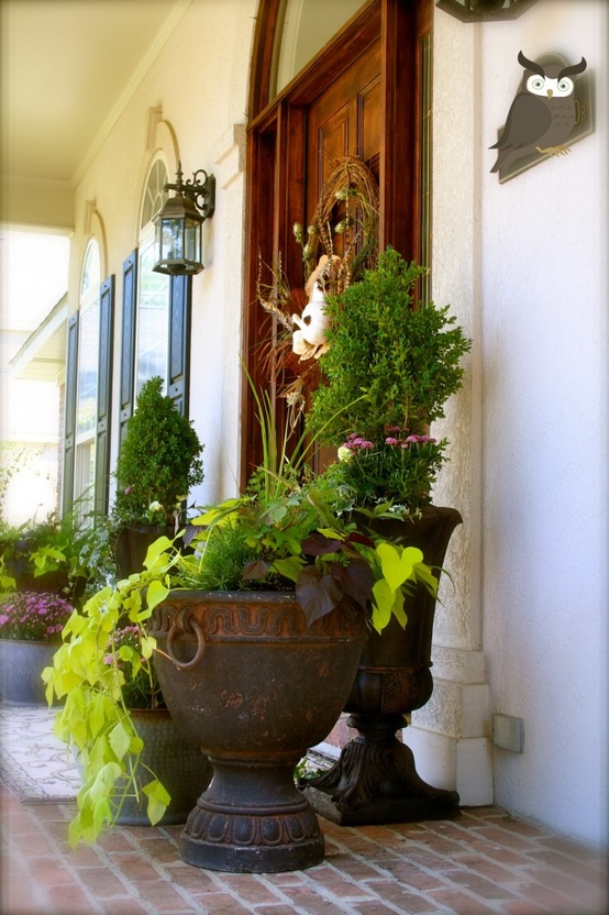 DIY painting planters to gain the aged patina look