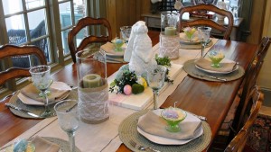 Casual Easter tablescpape by Our Southern Home #easter #eastertablescape