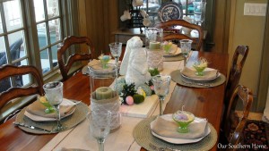 Casual Easter tablescpape by Our Southern Home #easter #eastertablescape