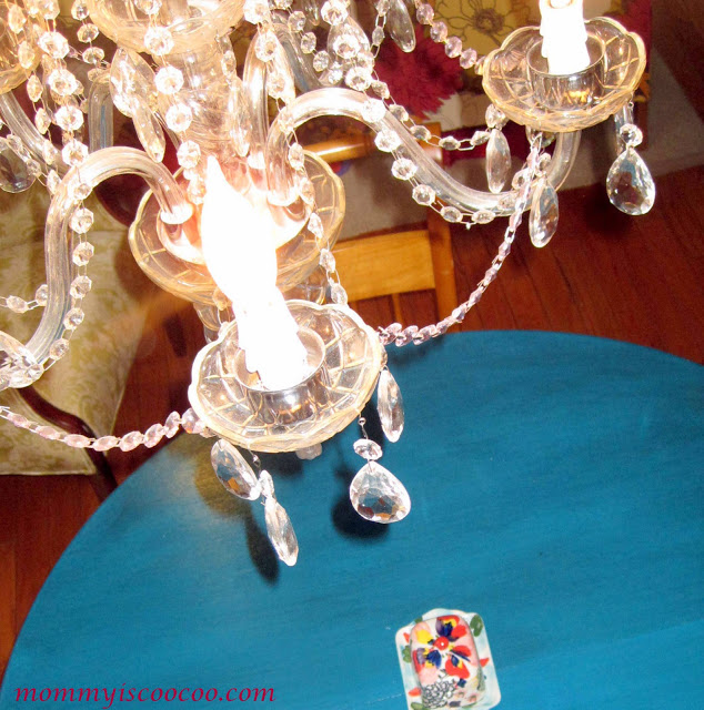 how to glaze painted furniture tutorial, with vintage chandelier, from mommy is coocoo