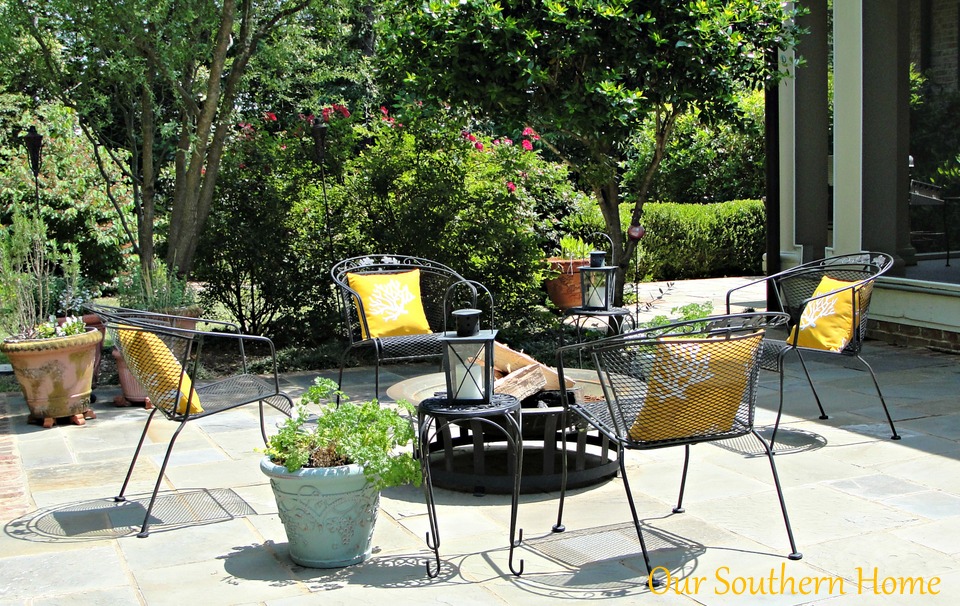 Easy Beginner Tutorial for Outdoor Envelope Pillows via Our Southern Home