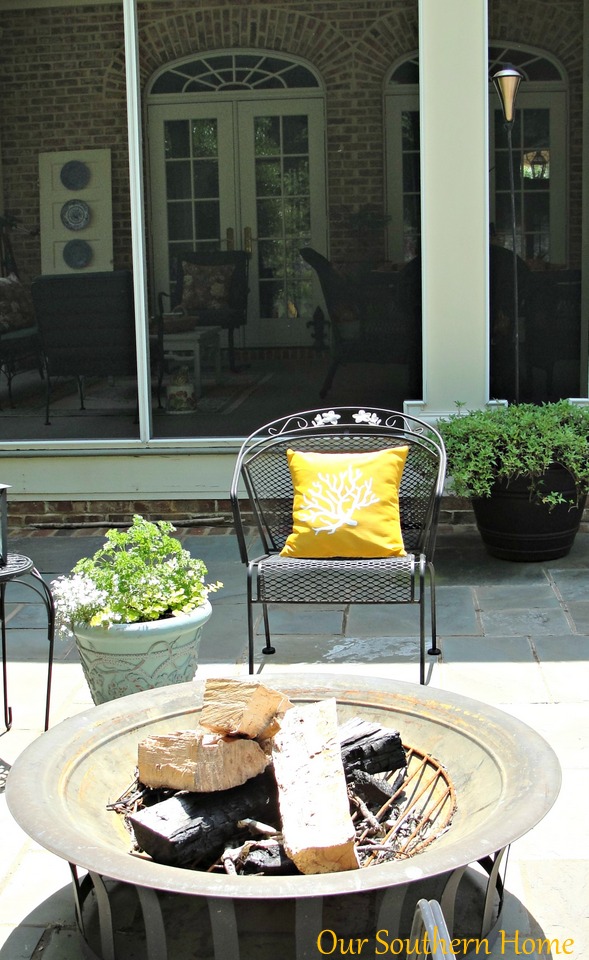 Easy Beginner Tutorial for Outdoor Envelope Pillows via Our Southern Home