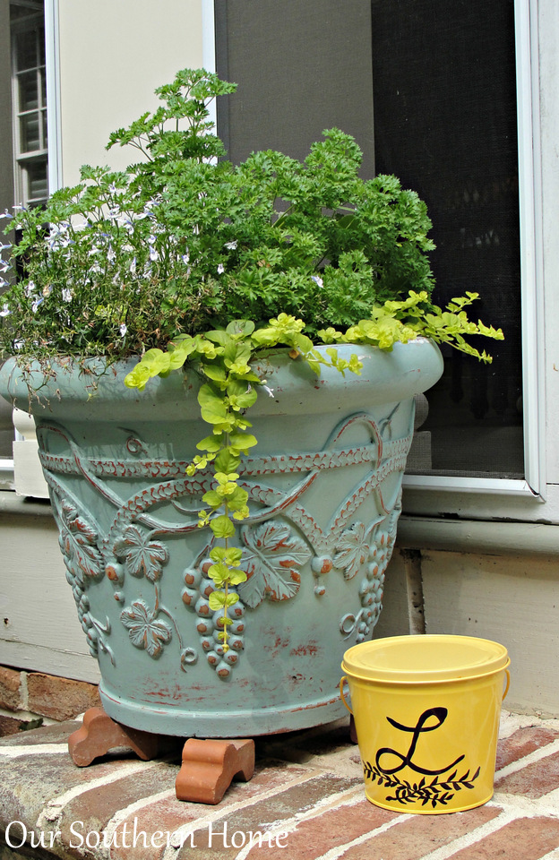Sharpie Embellished Citronella Buckets by Our Southern Home #sharpie #cutter