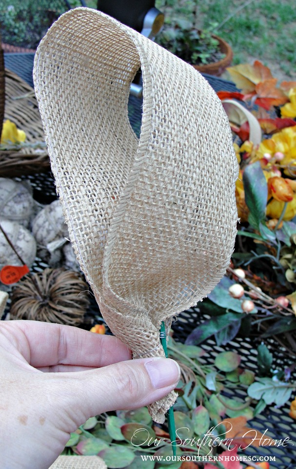 wired burlap ribbon in the form of a loop
