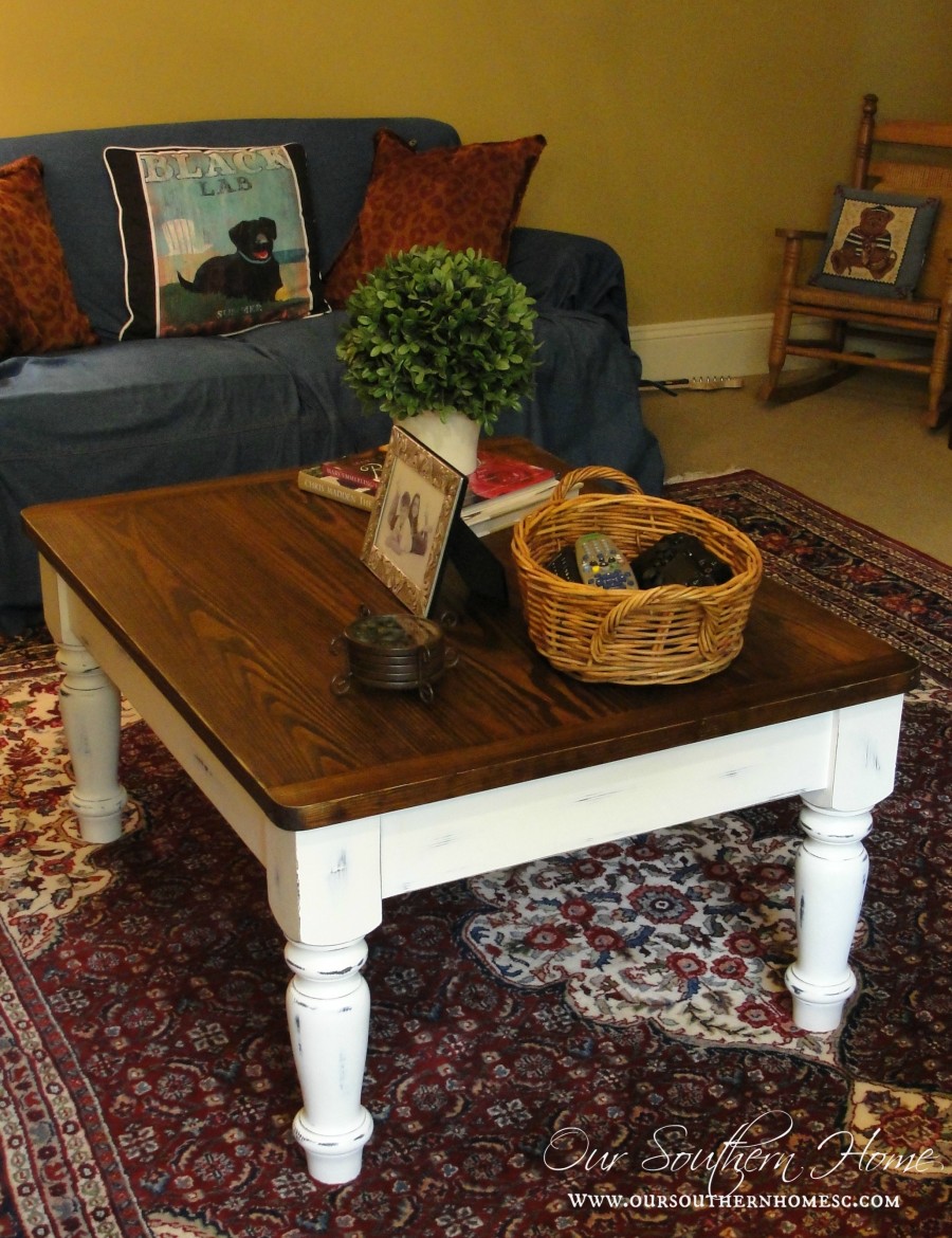Farmhouse coffee table makeover using Annie Sloan Chalk Paint. Just paint the base by Our Southern Home #chalkpaint