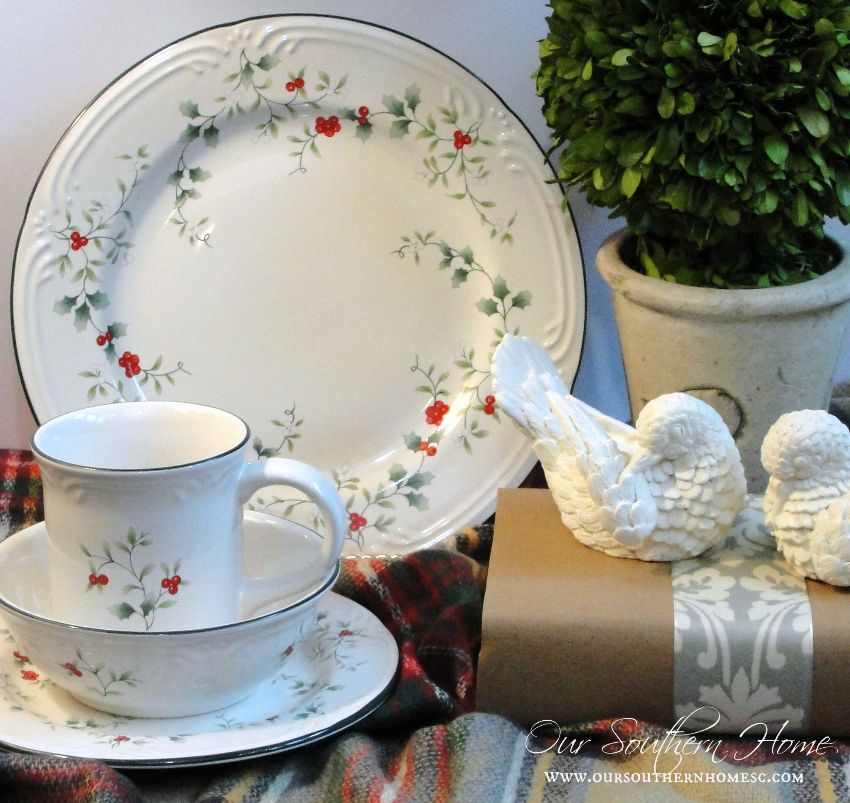 Enter to win 4 place settings of Pfaltzgraff Winterberry via Our Southern Home #winterberry #Pfaltzgraff #spon 