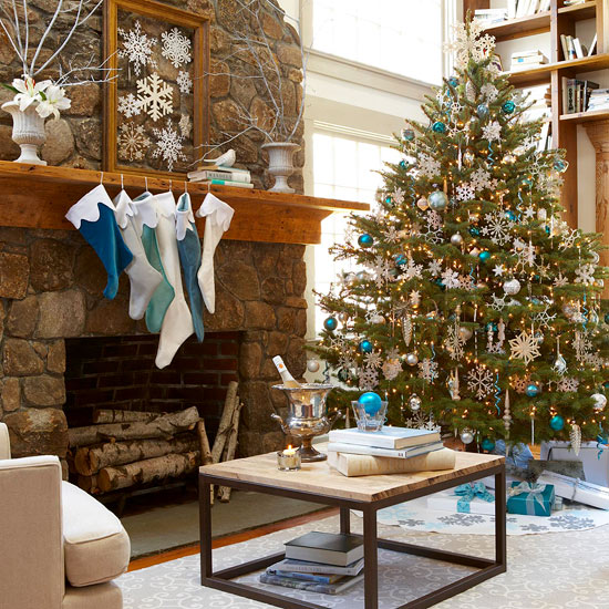 Use a Wintry-Theme for Tree Decorating 