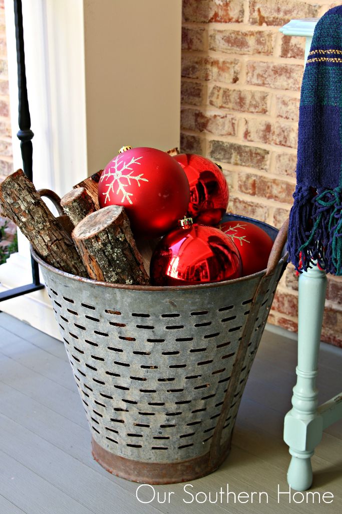 Outdoor Christmas vignette to welcome your guests into your home by Our Southern Home