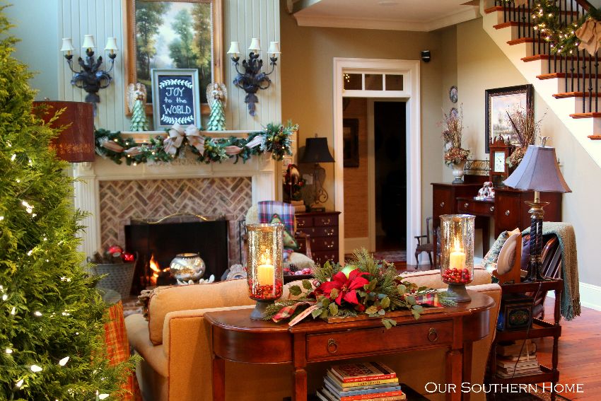 Christmas family room from Our Southern Home