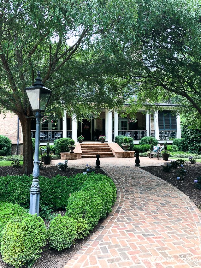 Summer home tour of this Southern French Farmhouse with loads of classic charm. #summertour #frenchfarmhouse #porch #farmhouse