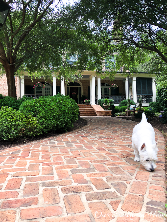 Summer home tour of this Southern French Farmhouse with loads of classic charm. #summertour #frenchfarmhouse #porch #farmhouse