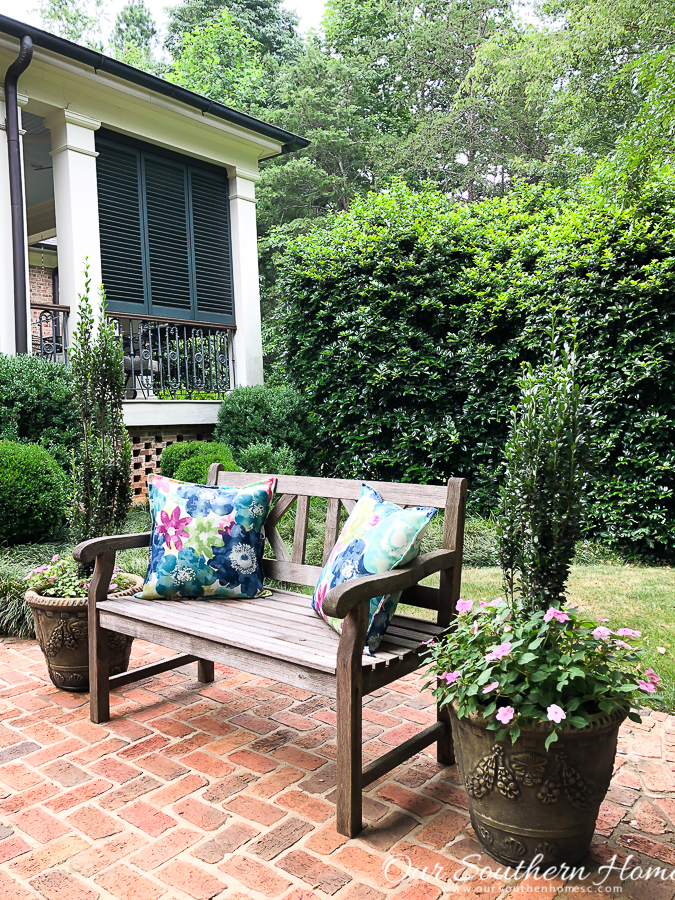 Summer home tour of this Southern French Farmhouse with loads of classic charm. #summertour #frenchfarmhouse #porch #farmhouse