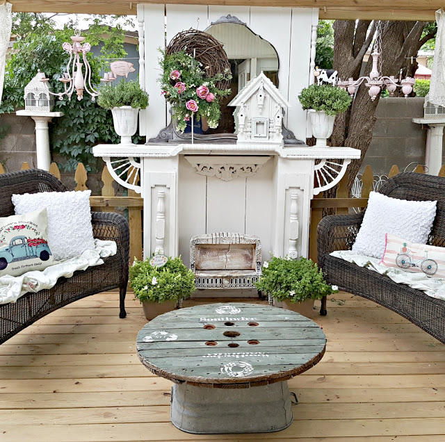 Outdoor living spaces are the features from this week's Inspiration Monday link party! #outdoorliving #patio #porch