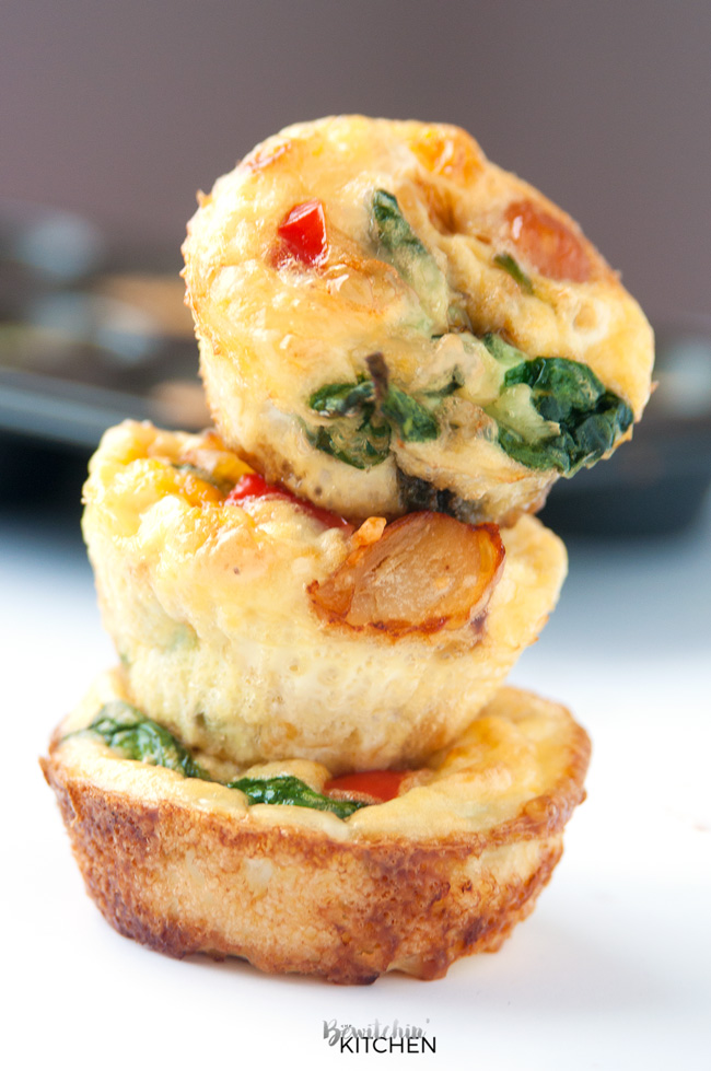 Chicken Breakfast Muffins. These chicken and egg muffins don't have to be just for breakfast. This 21 Day Fix approved recipe is also a delicious healthy snack, nutritious lunch and even works for a clean dinner. This recipe is also approved for 22 Minute Hard Corps, Hammer and Chisel, Cize, etc | thebewitchinkitchen.com #chickendotca