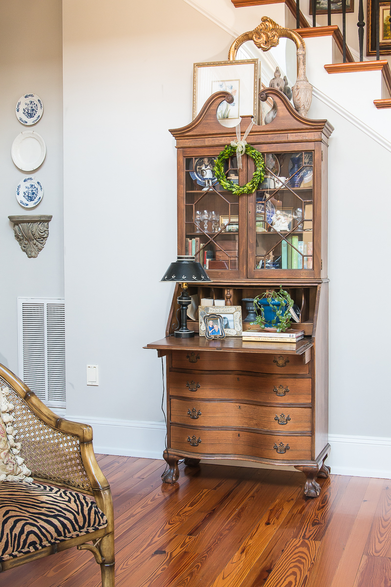 secretary in a family room