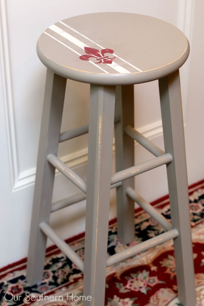 Bar stool makeover with Annie Sloan Chalk Paint via Our Southern Home #chalkpaint #anniesloanchalkpaint