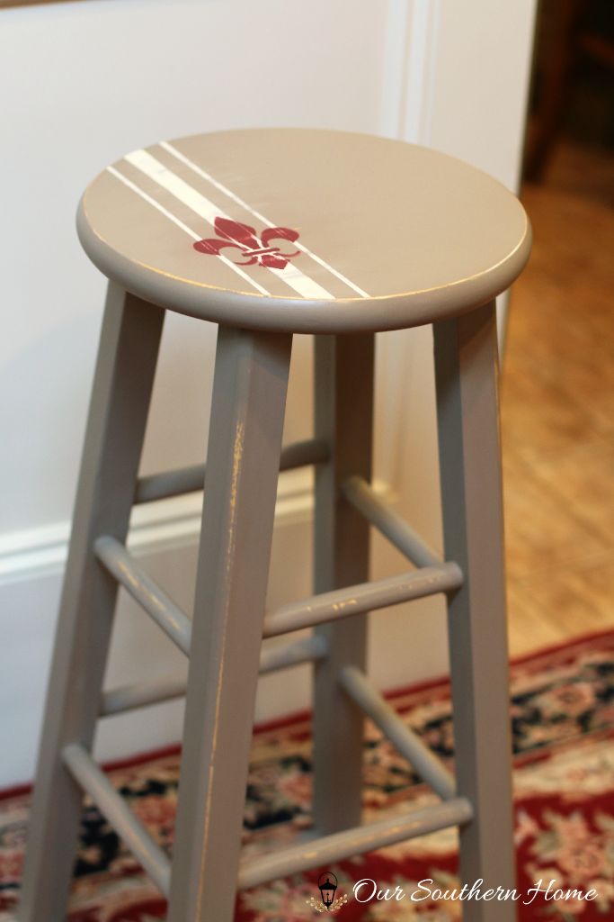 Bar stool makeover with Annie Sloan Chalk Paint via Our Southern Home #chalkpaint #anniesloanchalkpaint