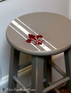 Bar stool makeover with Annie Sloan Chalk Paint via Our Southern Home #chalkpaint #anniesloanchalkpaint