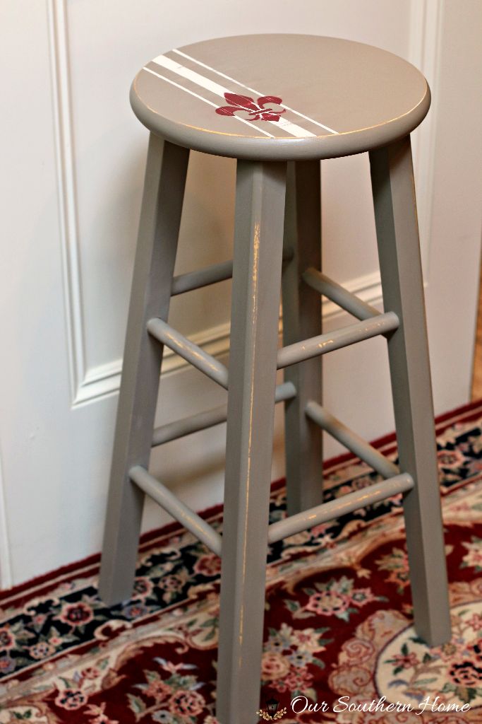 Bar stool makeover with Annie Sloan Chalk Paint via Our Southern Home #chalkpaint #anniesloanchalkpaint