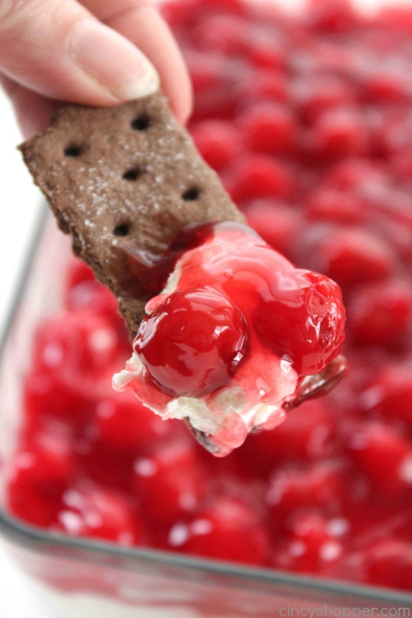 Cherry Cheesecake Dip - Just 4 Ingredients. Makes for a perfect appetizer. Serve them with graham crackers, Nilla wafers, or even pretzels.