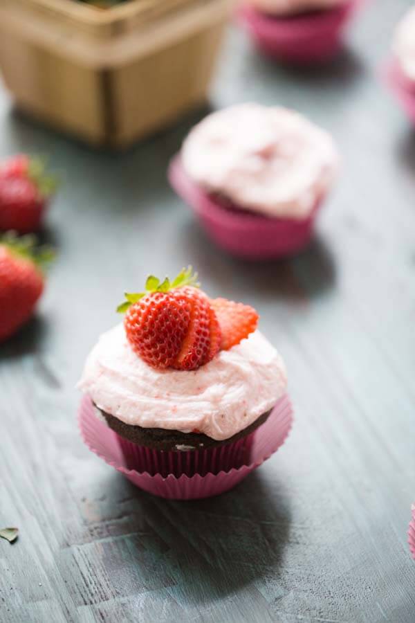 Chocolate-Strawberry-Cupcakes-3