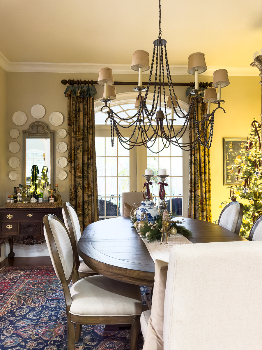 dining room decorated for christmas