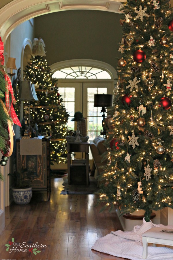 Today I'm excited to be sharing our formal Christmas Dining Room!