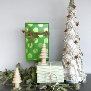 Green and White Holiday Ideas are the features from the weekly link party, Inspiration Monday!