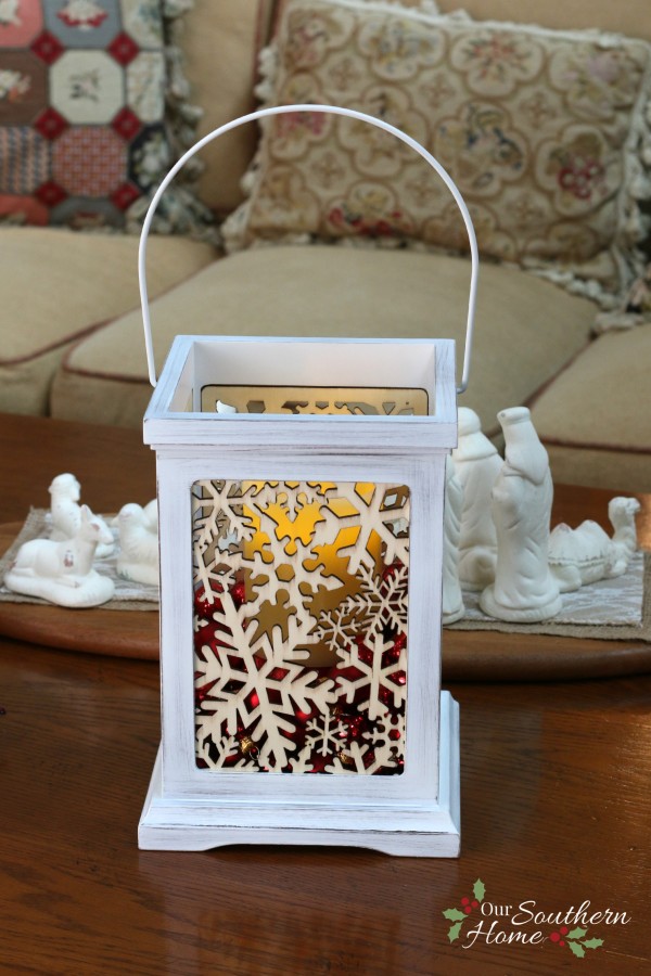 Holiday decorating with Hallmark Crown Gold #sp #hallmark