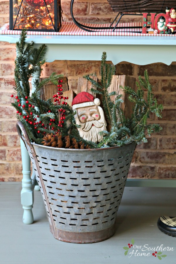  / Christmas Front Porch / wwwdecor steals olive bucket .oursouthernhomesc.com
