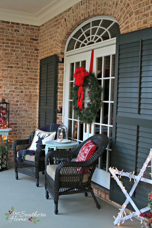  / Christmas Front Porch / www.oursouthernhomesc.com