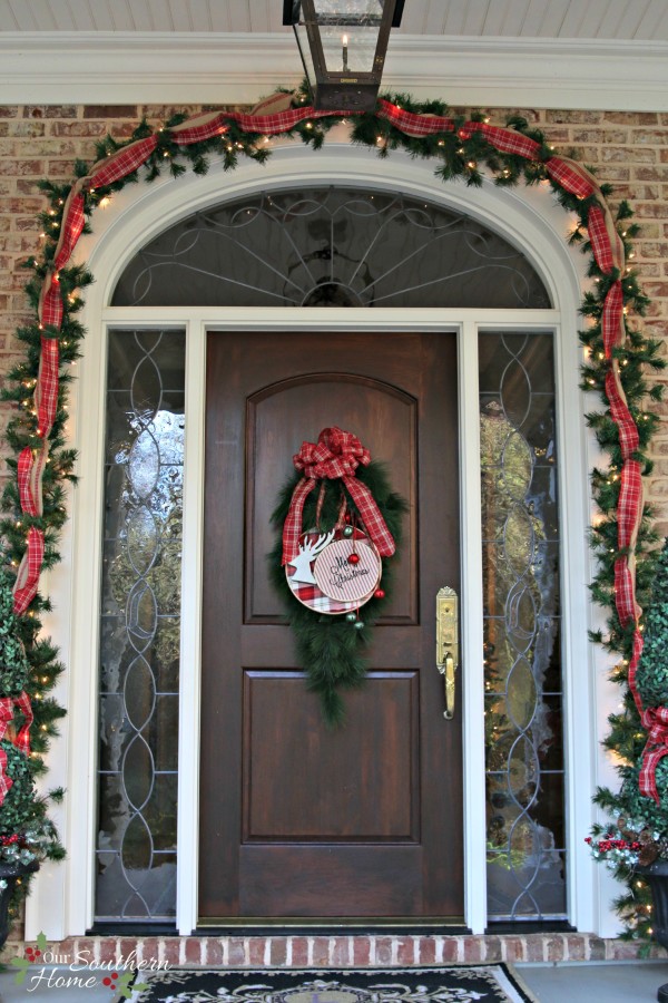 christmas front door / Christmas Front Porch / www.oursouthernhomesc.com