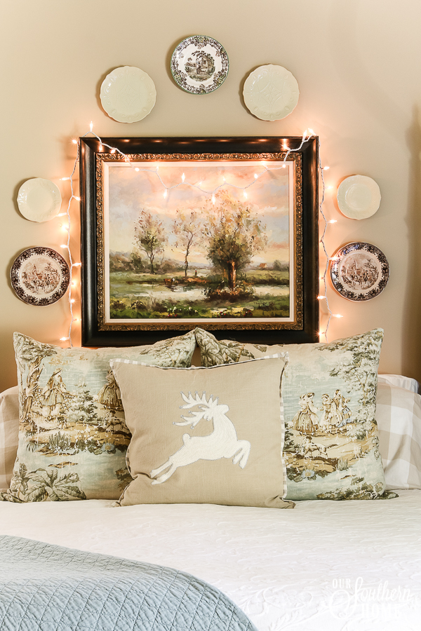 Romantic master bedroom decked for Christmas with neutral decor for an unexpected look! #christmasbedroom #christmasdecor #christmas