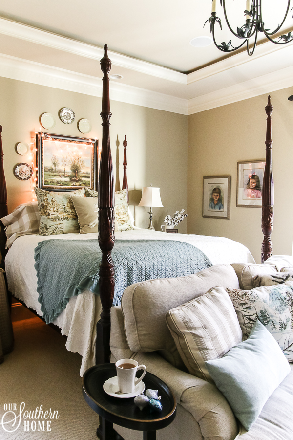 Romantic master bedroom decked for Christmas with neutral decor for an unexpected look! #christmasbedroom #christmasdecor #christmas