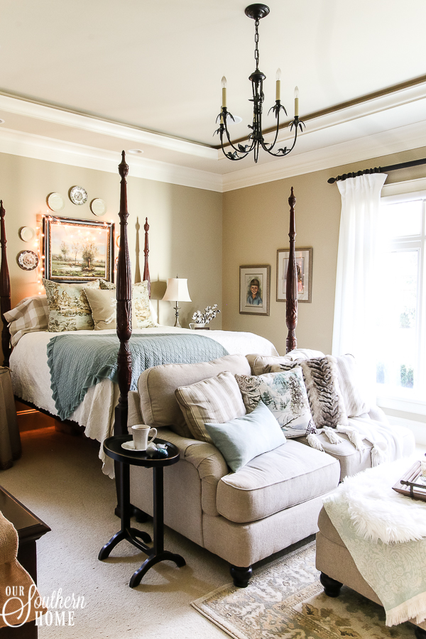 Romantic master bedroom decked for Christmas with neutral decor for an unexpected look! #christmasbedroom #christmasdecor #christmas