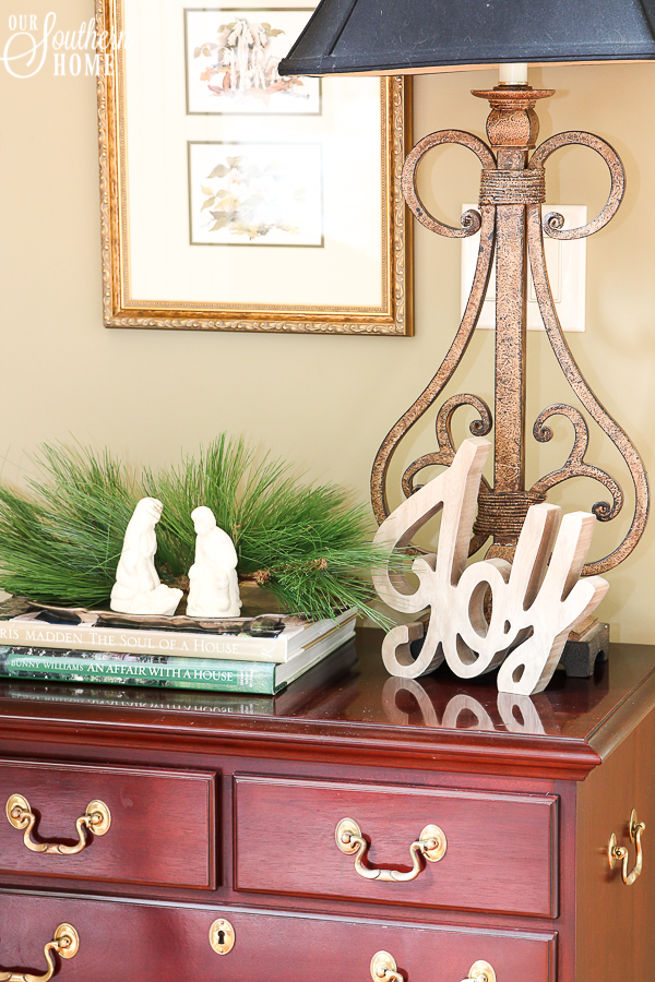 Christmas Home Tour with lots of traditional French farmhouse ideas! #$christmasdecor #frenchchristmas #christmastour