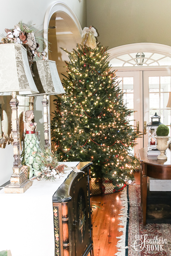 Christmas Home Tour with lots of traditional French farmhouse ideas! #$christmasdecor #frenchchristmas #christmastour