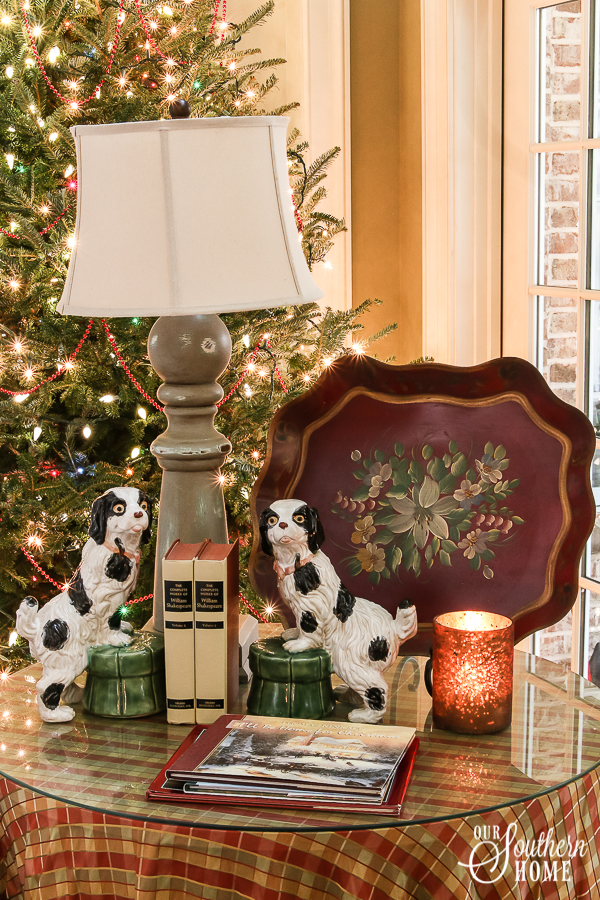 Christmas Home Tour with lots of traditional French farmhouse ideas! #$christmasdecor #frenchchristmas #christmastour