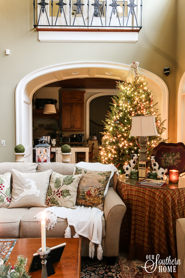 Christmas Home Tour with lots of traditional French farmhouse ideas! #$christmasdecor #frenchchristmas #christmastour