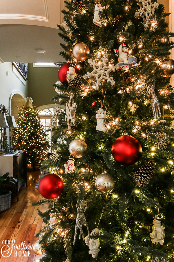 Christmas Home Tour with lots of traditional French farmhouse ideas! #$christmasdecor #frenchchristmas #christmastour