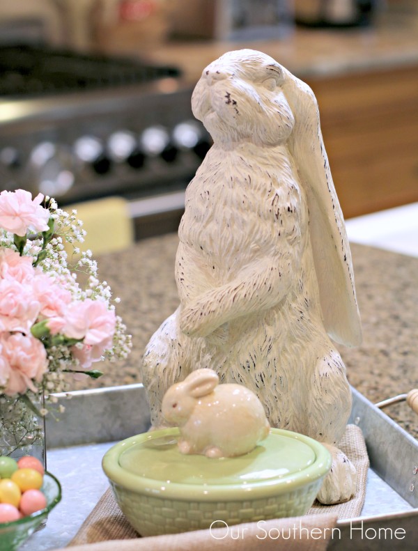 10 minutes or less Easter centerpiece using grocery store items by Our Southern Home