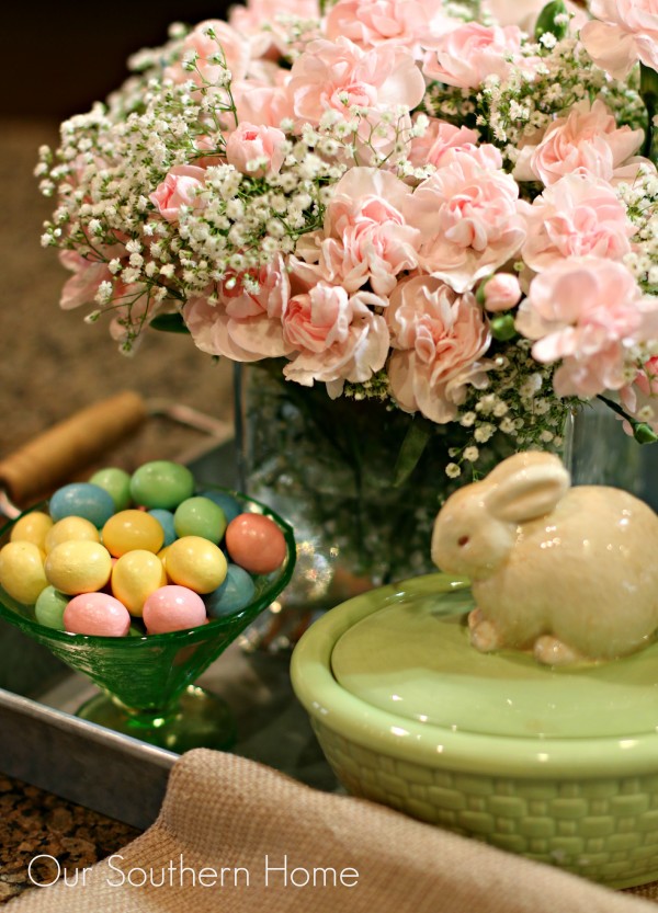 10 minutes or less Easter centerpiece using grocery store items by Our Southern Home