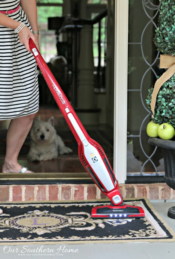 Electrolux Ergorapido Lithium Ion Brushroll Clean Xtra review and giveaway hosted by Our Southern Home