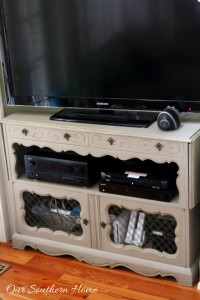 French country tv console make over with ASCP in Coco with a white wash. #paintedfurniture