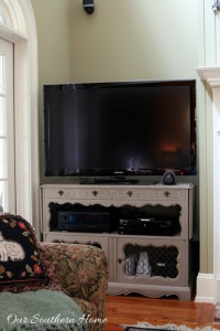 French country tv console make over with ASCP in Coco with a white wash. #paintedfurniture
