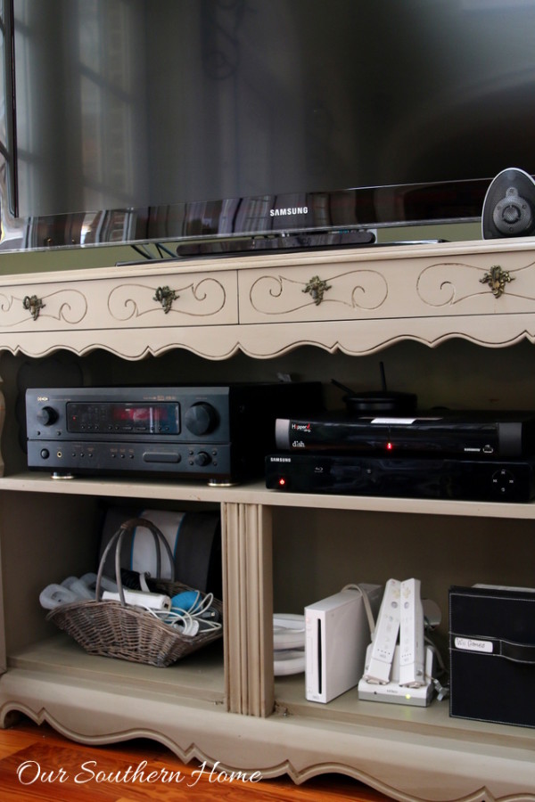 French country tv console make over with ASCP in Coco with a white wash. #paintedfurniture