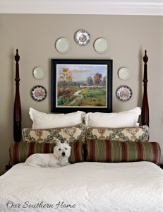 A gallery wall is an easy way of displaying all those things that matter the most—family portraits, unforgettable trips, treasured letters. Here, we give you ten pieces of advice that will help you build a perfectly balanced gallery wall