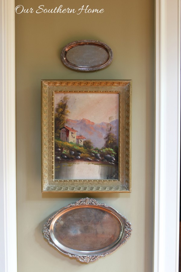 A gallery wall is an easy way of displaying all those things that matter the most—family portraits, unforgettable trips, treasured letters. Here, we give you ten pieces of advice that will help you build a perfectly balanced gallery wall