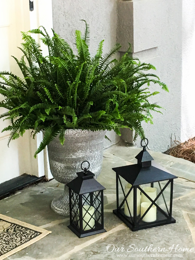 Affordable porch makeover with Big Lots. Big Lots is great for seasonal decor!!! #ad #outdoorliving