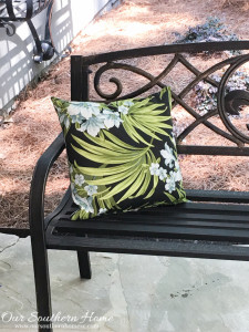 Affordable porch makeover with Big Lots. Big Lots is great for seasonal decor!!! #ad #outdoorliving